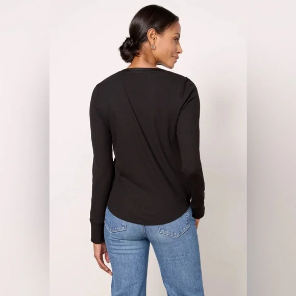 Evereve Beau Split Neck Tee Sz Small - Picture 2 of 6